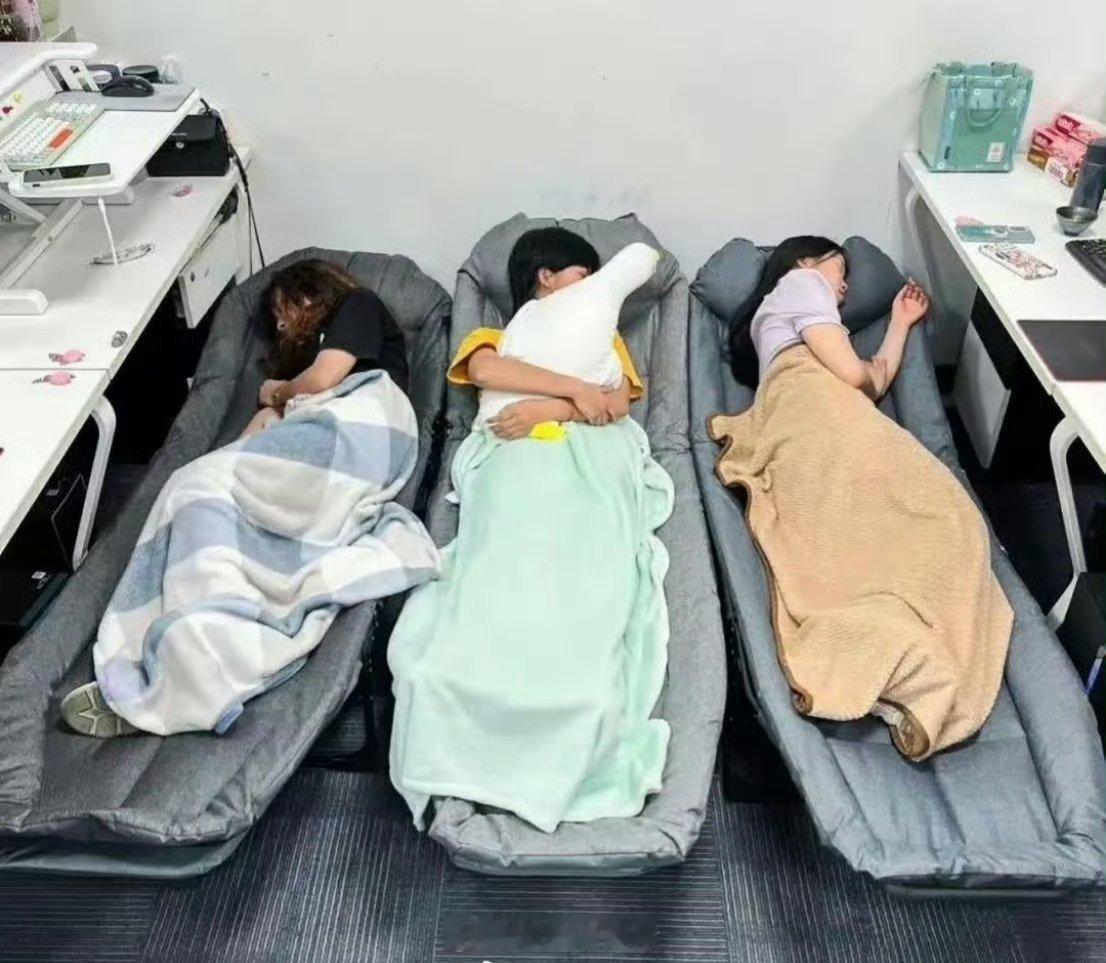 深圳某公司，这样午休不尴尬吗？