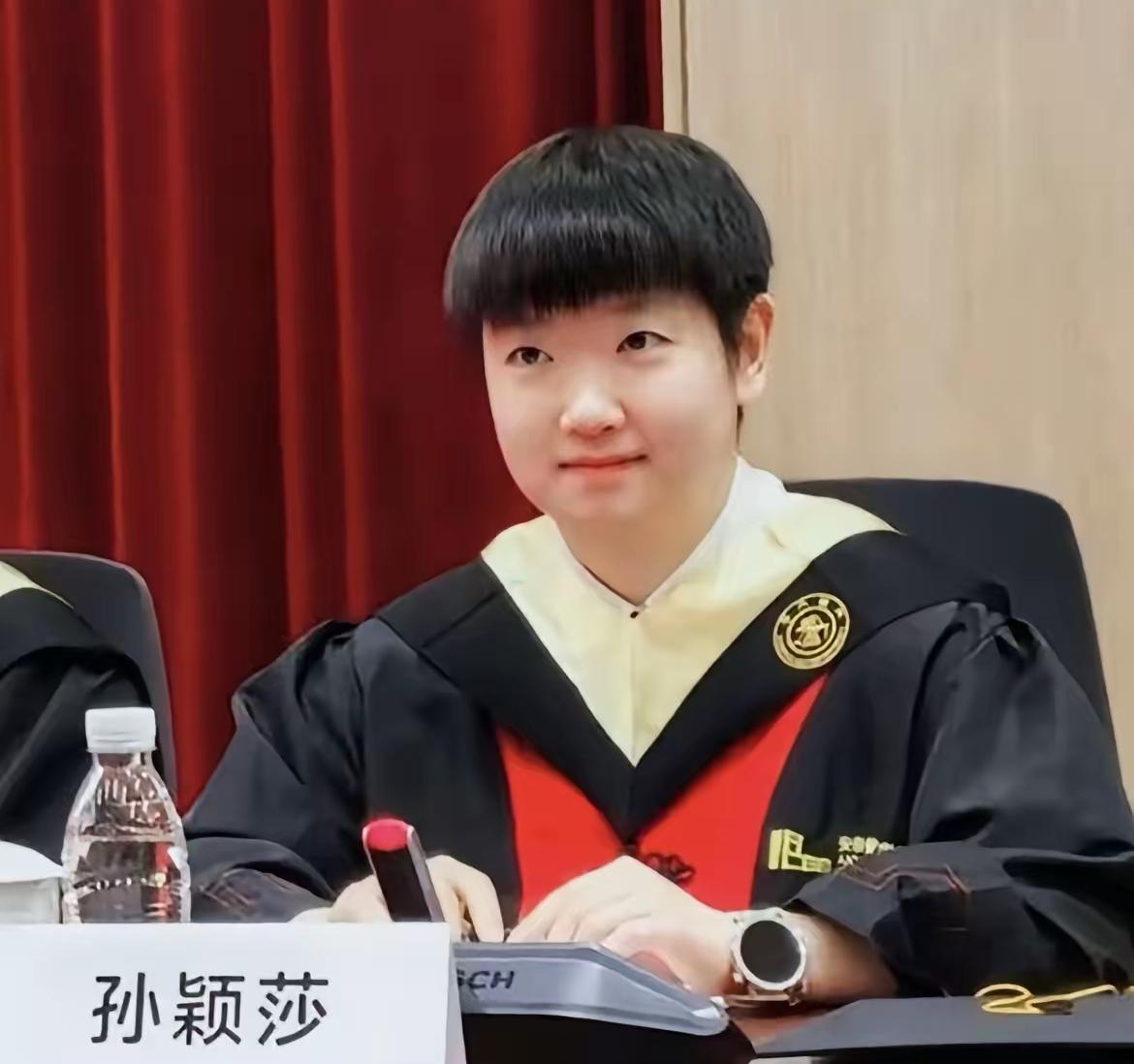 孙颖莎的爷爷奶奶太了不起了！莎莎的冠军成长之路，藏着她最爱的爷爷奶奶两个人半