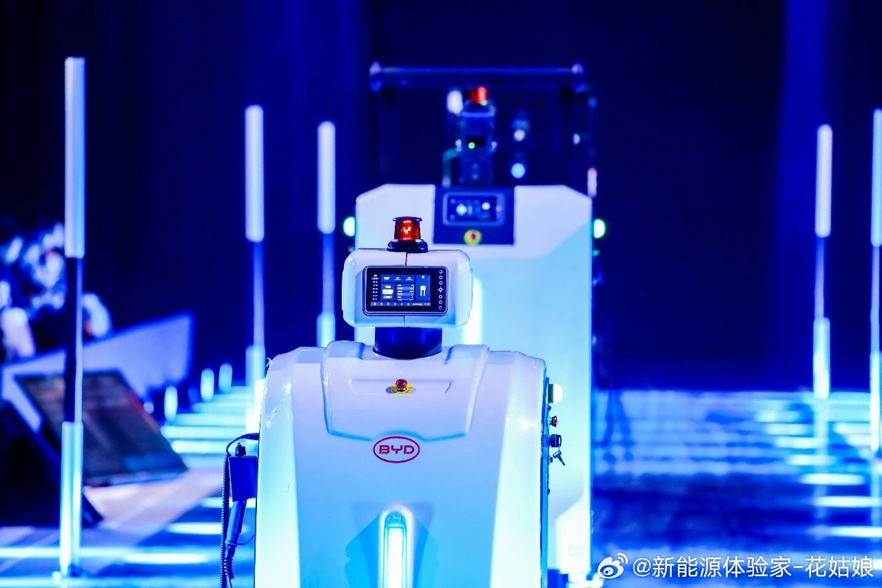 比亚迪叉车机器人｜承包物流场景所有“不可能”物流效率低、人力成本高、系统适配难？