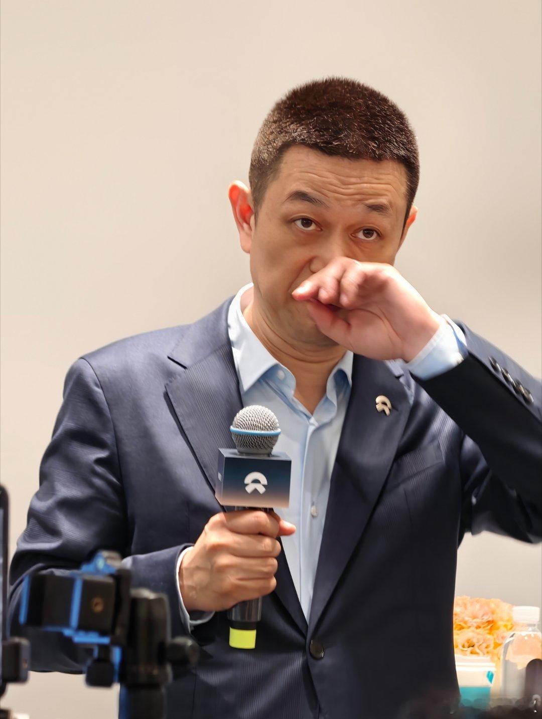 乐道L90解决了中大型6座SUV真正的痛点。1、坐得下装不下，载物空