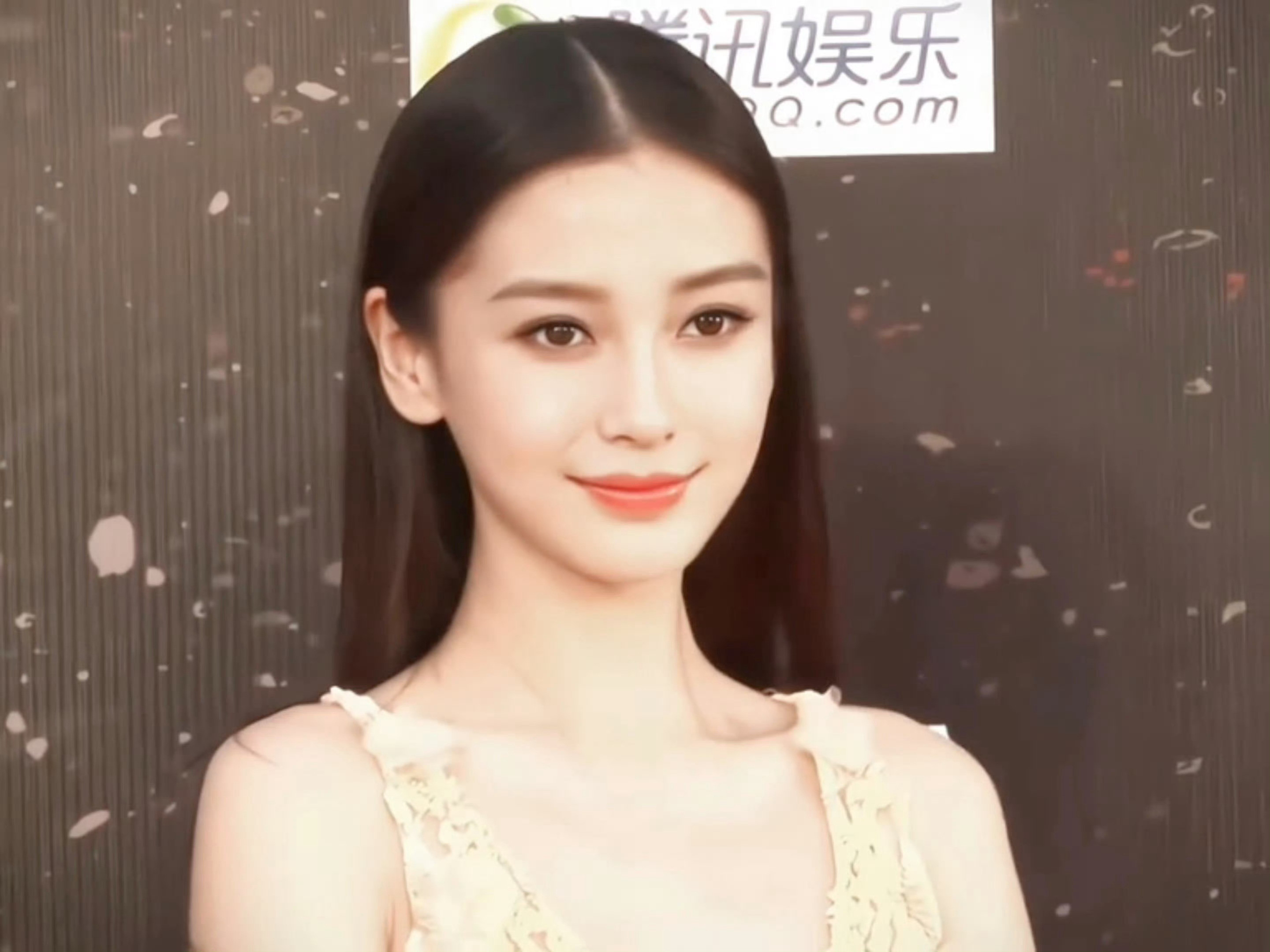 你不说我永远都不会想起这是贴头皮发型贴头皮发型唯一的用处就是给美貌让路…..