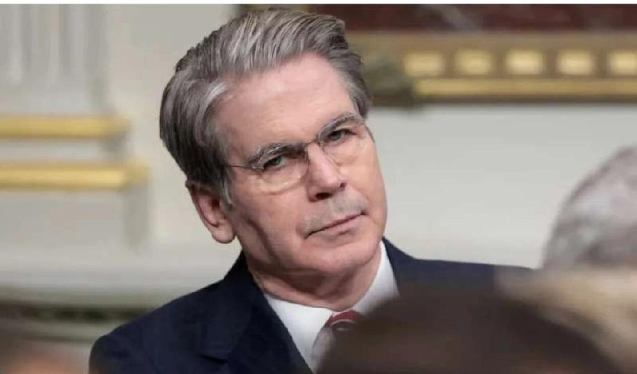 贝森特继续发傻话。2026年4月14日，在华盛顿一场国际金融活动会场，美国财政部