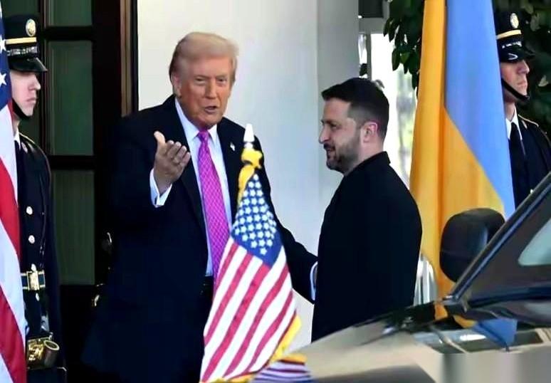 一张纸，28个条款，摆在泽连斯基面前。美国人说的，感恩节前，11月27号，你必