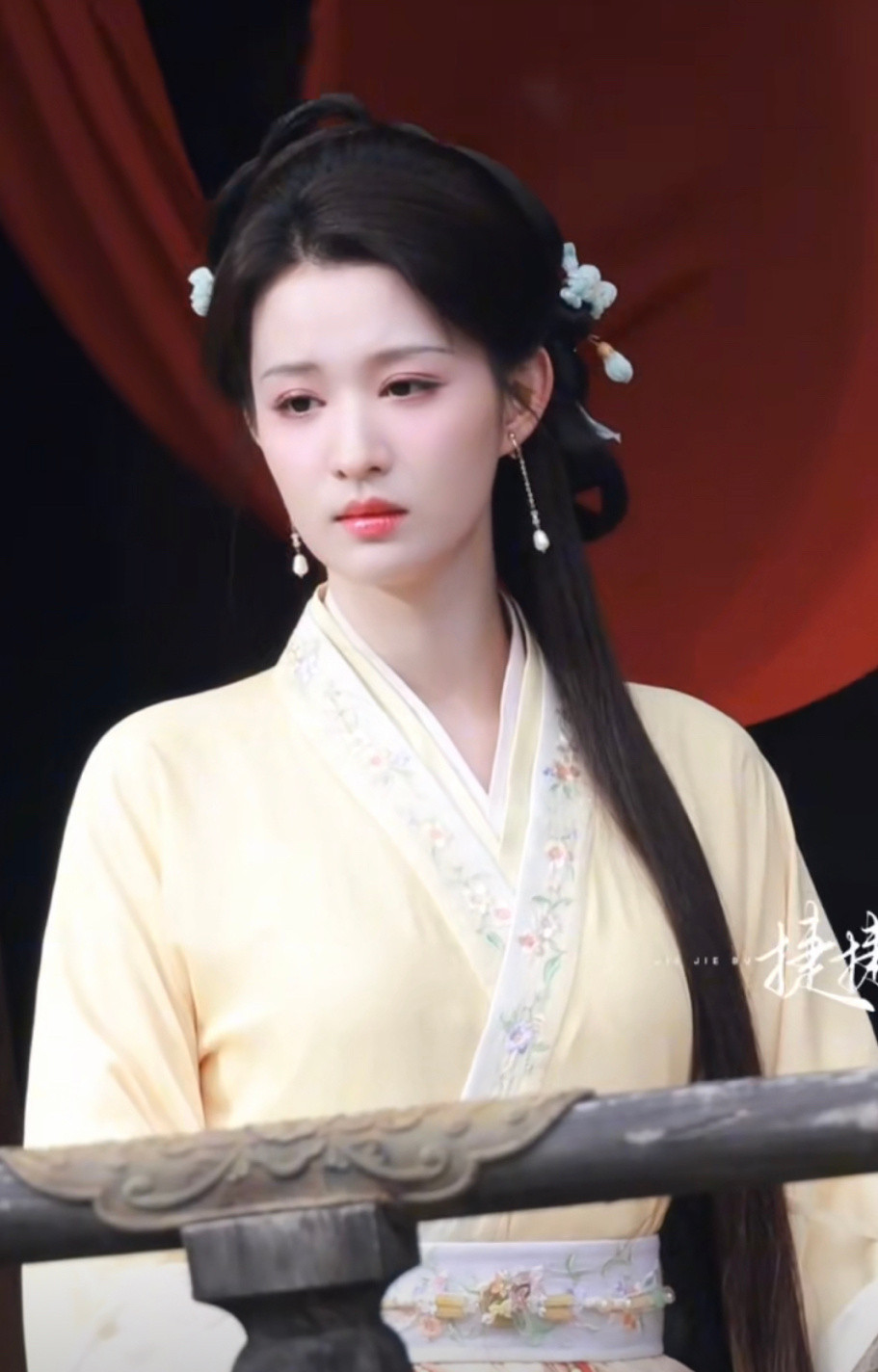 王楚然《浮生》裟椤黄衣路透，温婉端庄大方的美！