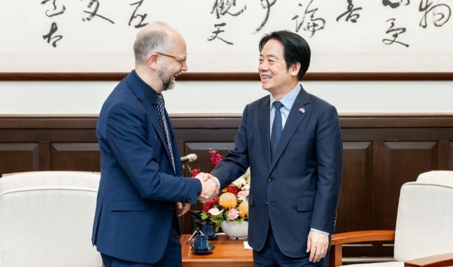 赖清德彻底尴尬了！5月26日，赖清德与德国联邦议院跨党派代表团的会面，现场气