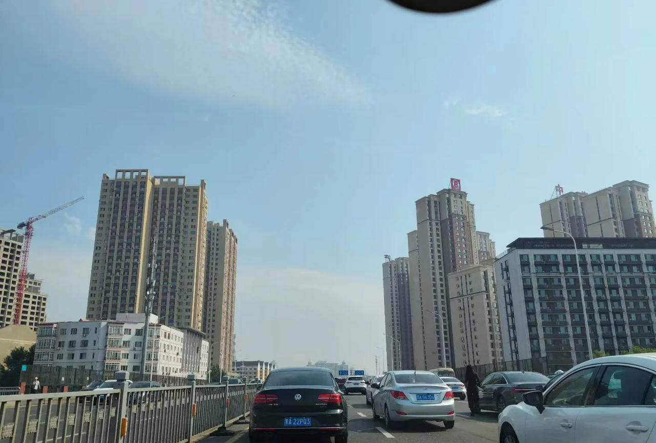 我查了一下，哈尔滨历年的最高气温大部分都是出现在6月，而不是我们想象的7，8月份