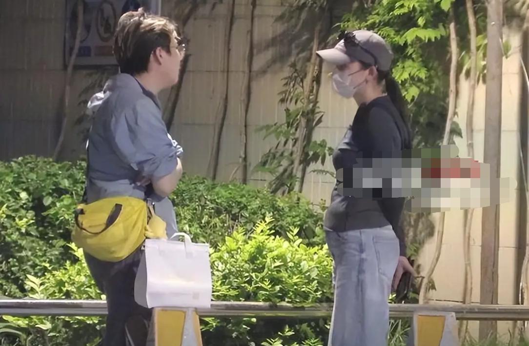热依扎被发现小腹微隆，猜测难道有二胎了吗？5月11日傍晚，演员热依扎和几个朋