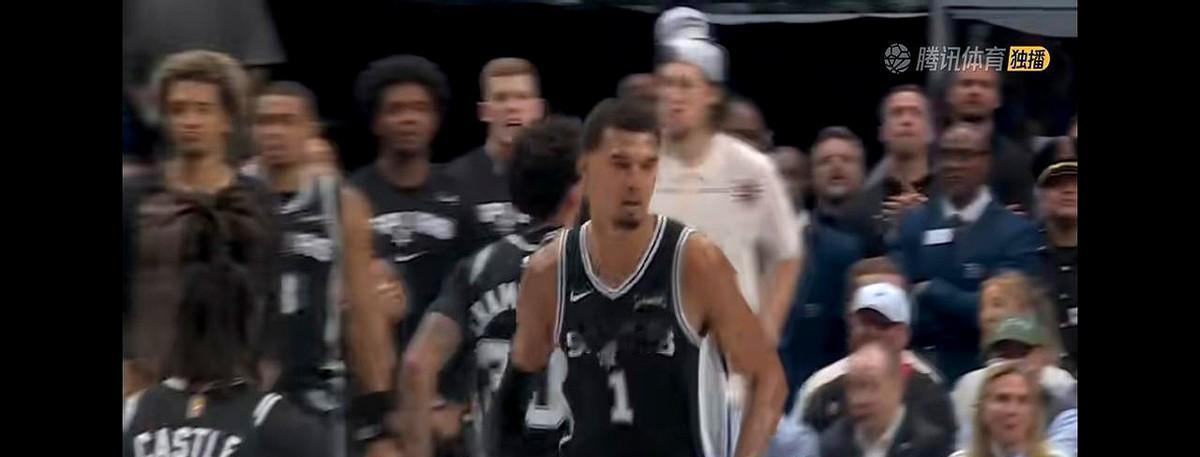 29分钟,40分15板,他不是在打球,是在给联盟发通知。19岁,破了勒布朗的纪