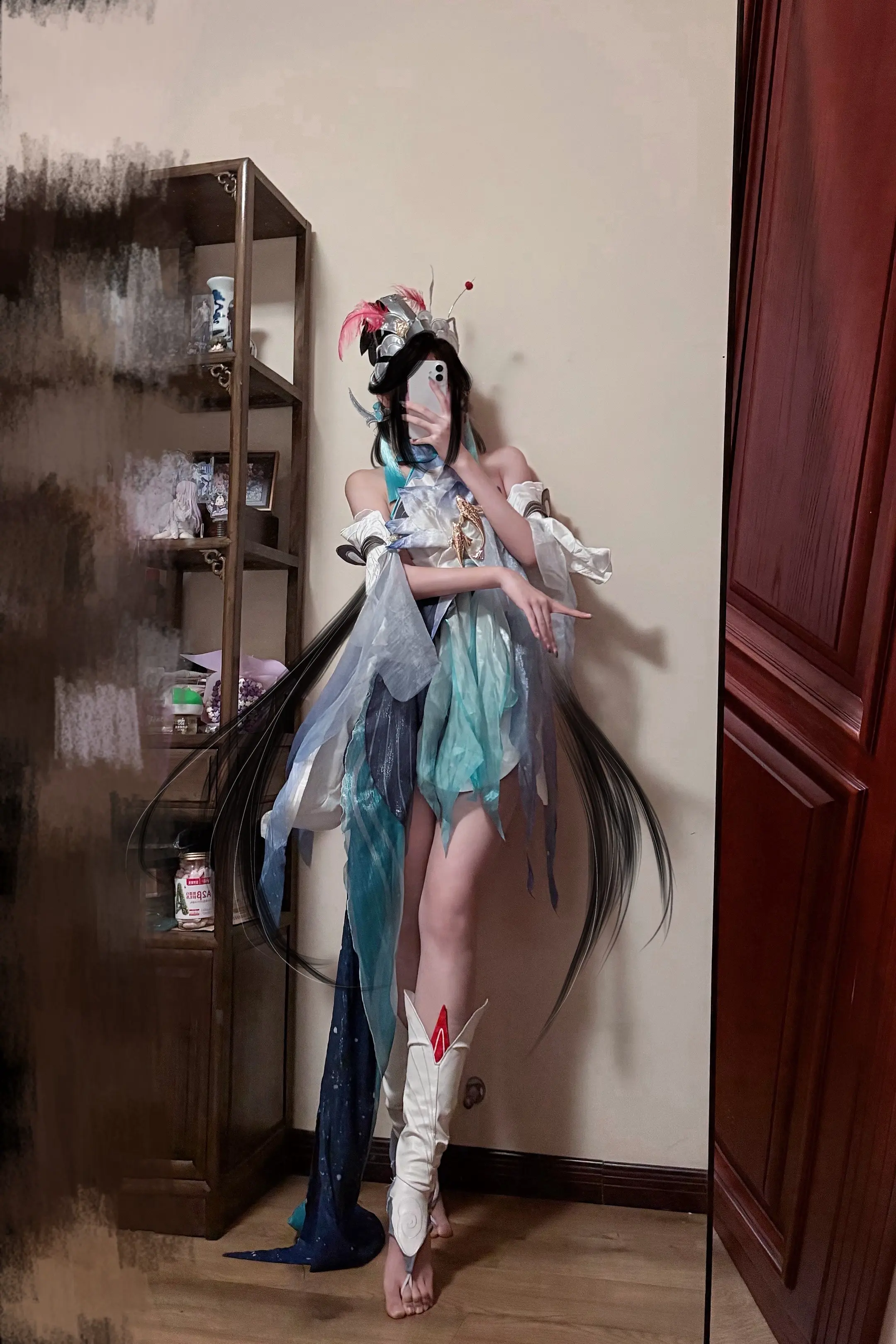 思悠悠，恨悠悠。恨到归时方始休。月明人倚楼