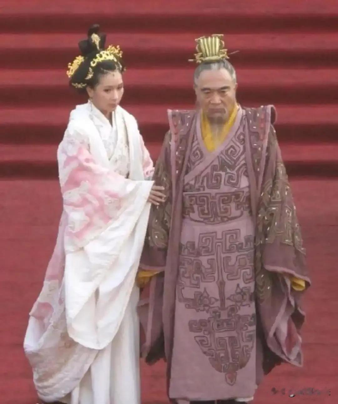春秋时，晋文公将爱女伯姬嫁与上卿赵衰。可没多久，伯姬哭着来找父亲，说自己宁为小妾