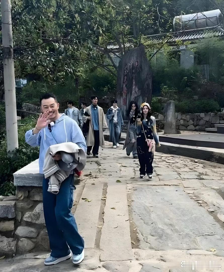 孟子义到底多高？路拍的身材都这么好