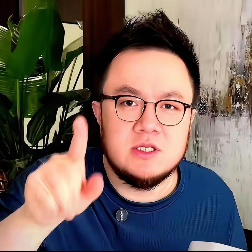 “我姓宋！”巴图忍无可忍摘下耳机，对着镜头一字一顿吼出来。被网友追着问了好几