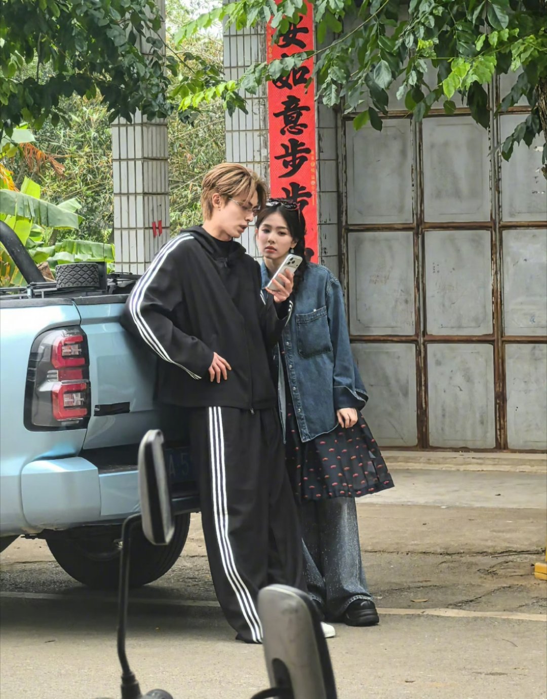 王鹤棣白鹿买了一车东西，买买买就是很开心啊，录制顺利玩得开心！！