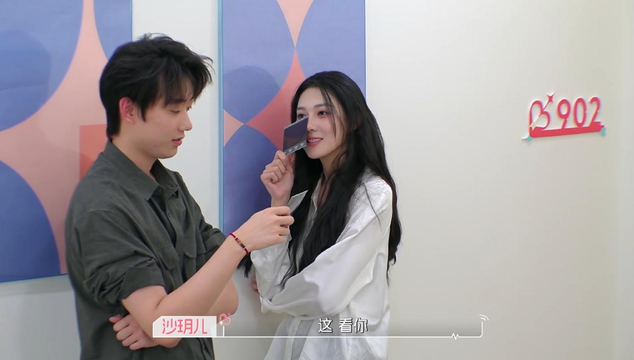 《心动的信号9》第六期，千万别被陈鹤文、沙玥儿和好骗了，看懂几个细节就知道，他俩
