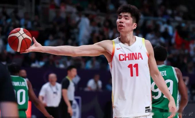 余嘉豪晒照抵达北京+将再飞冲绳媒体人：CBA无更符合要求内线北京时间2月24日