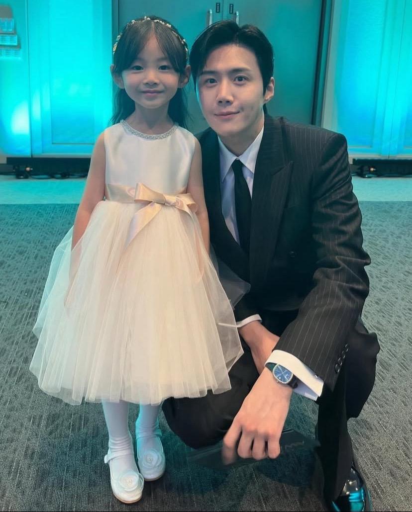 《苦尽柑来遇见你》小金明扮演者妈妈更新。小金明扮演者妈妈更新ins：在...