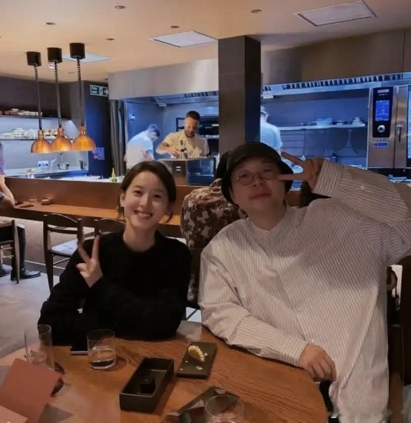 刘强东跟章泽天，现在真是演都不演了！以前章泽天生日的时候，蛋糕上还写着“祝老婆生