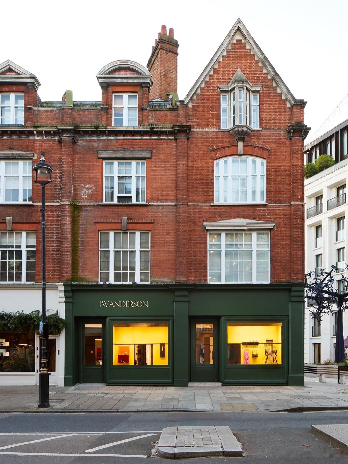 JWANDERSON在伦敦Pimlico街区新开的一家店，装修和陈列挺有特色