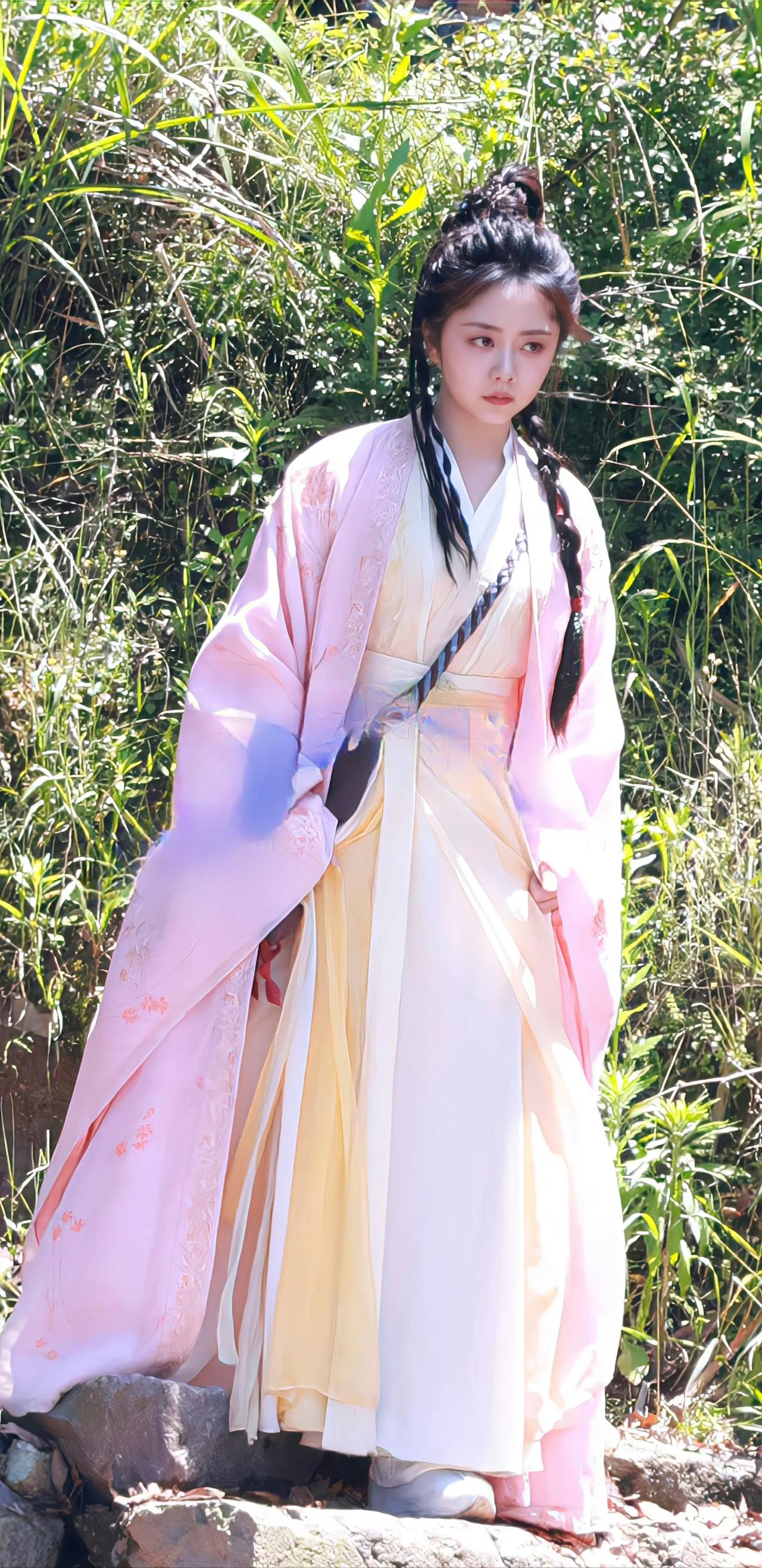 本来冲着谭松韵去看的《逍遥》结果却被这个“客串”的大牌演员吸引了。果然，