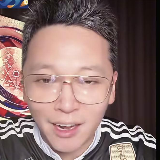 前上海申花投资人朱骏表示，他希望带领上海赛更达和苏超的13个球队，每个队都踢一场