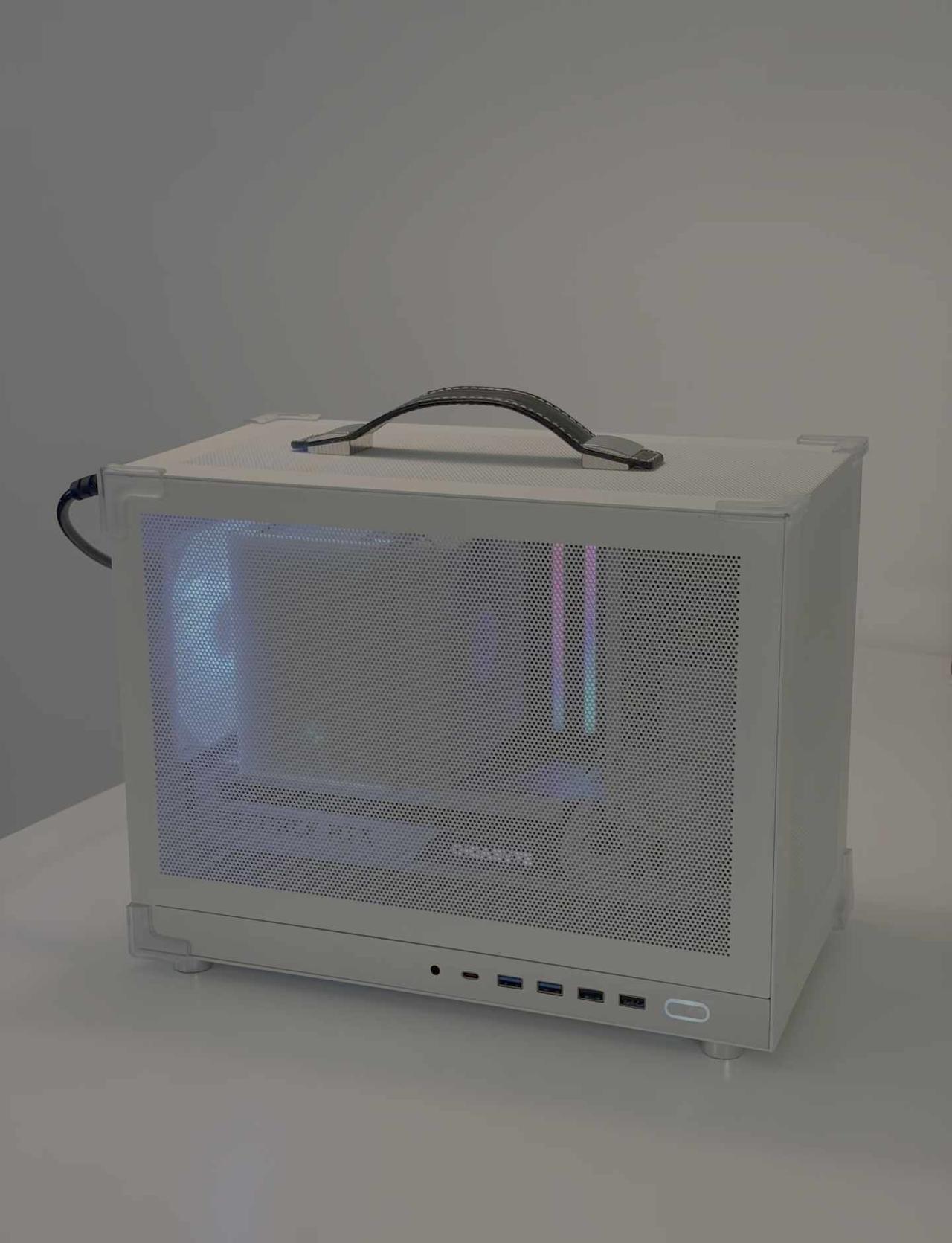 布达佩斯出电脑主机紧凑机箱可塞入20寸行李箱！价格私聊CPU：Intel1