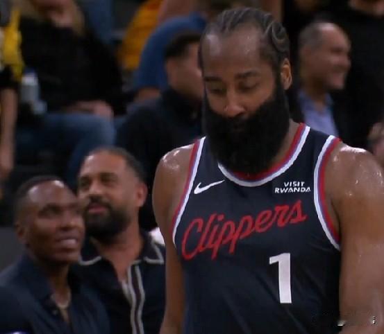 五连败！快船又输了，主场输给老鹰，遭遇了五连败！最后时刻还是挺戏剧性的，老鹰