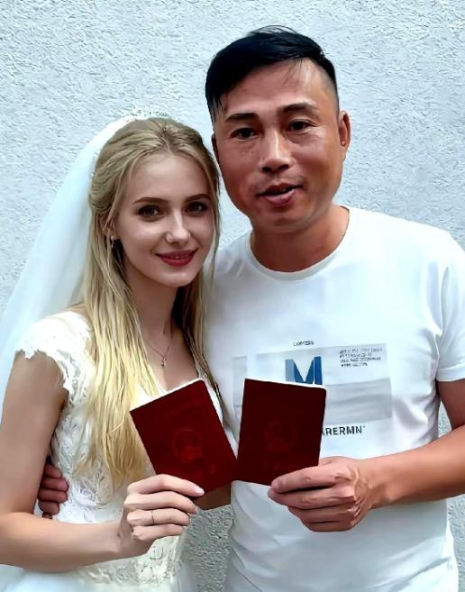 国内相亲卷得都快冒烟了，比家底、比彩礼、比工资，差半格条件都要被刷下去，男方家底