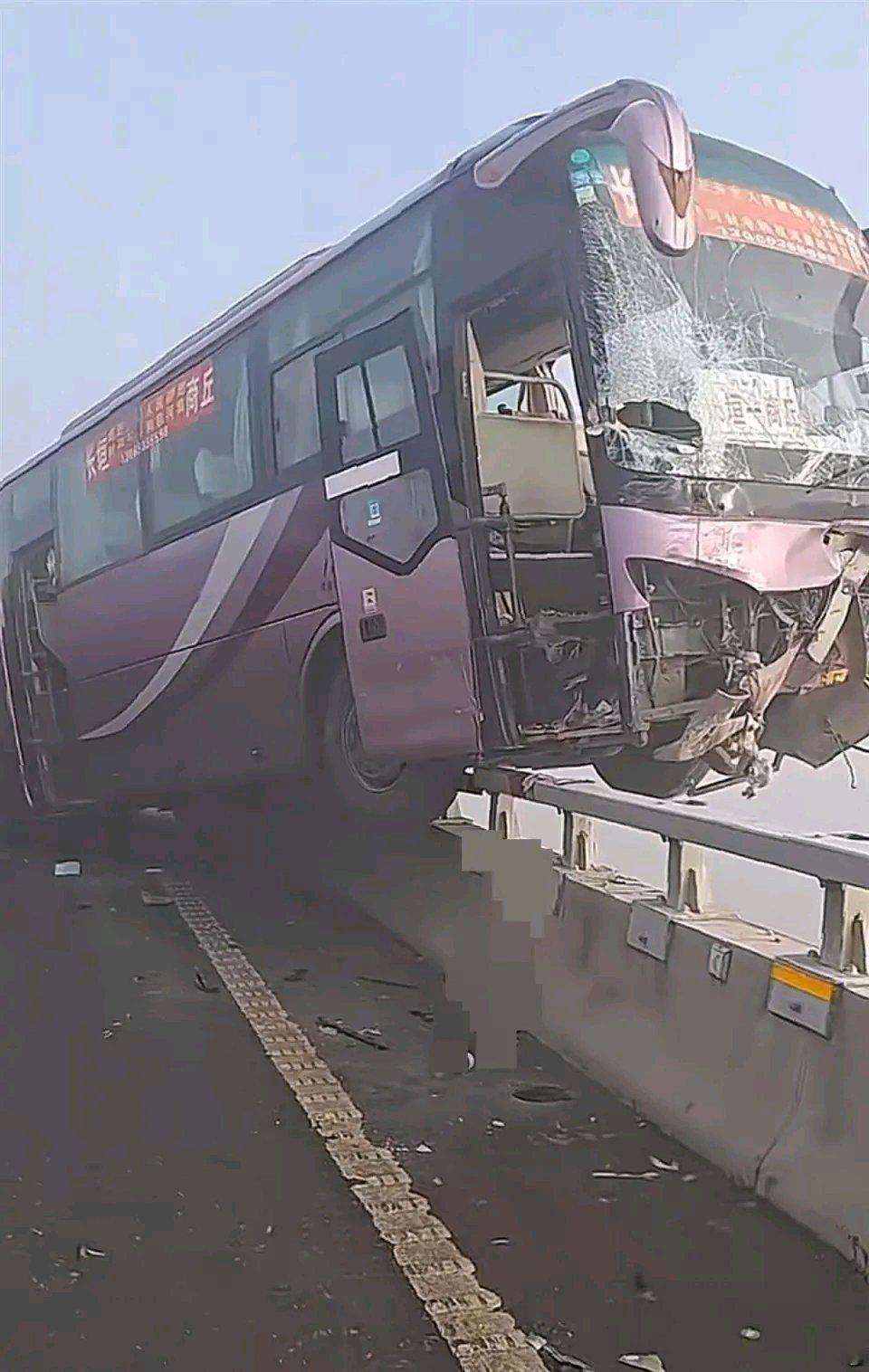 1月2日，河南开封黄河公路大桥上发生的一幕简直让人惊掉下巴！一辆长垣至商丘的大巴