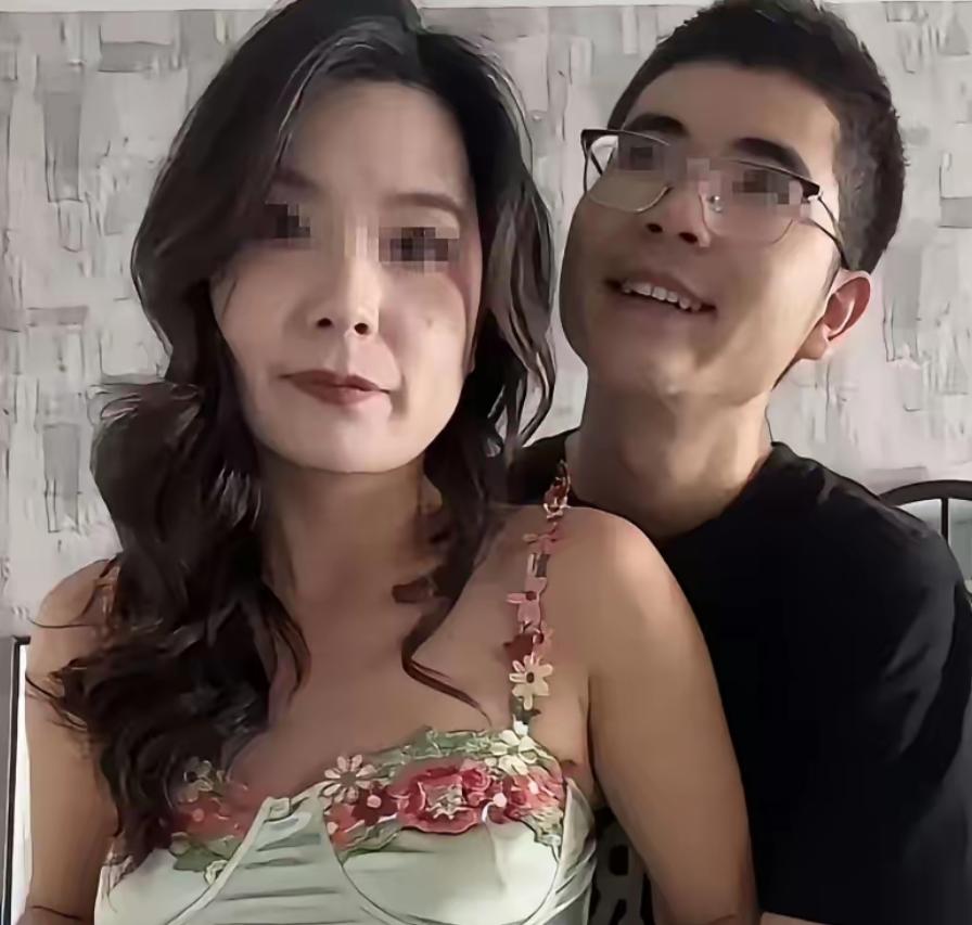 “太狠了”！2018年，上海，36岁离异并带着一个女儿的房产女销售，因搭顺风车认