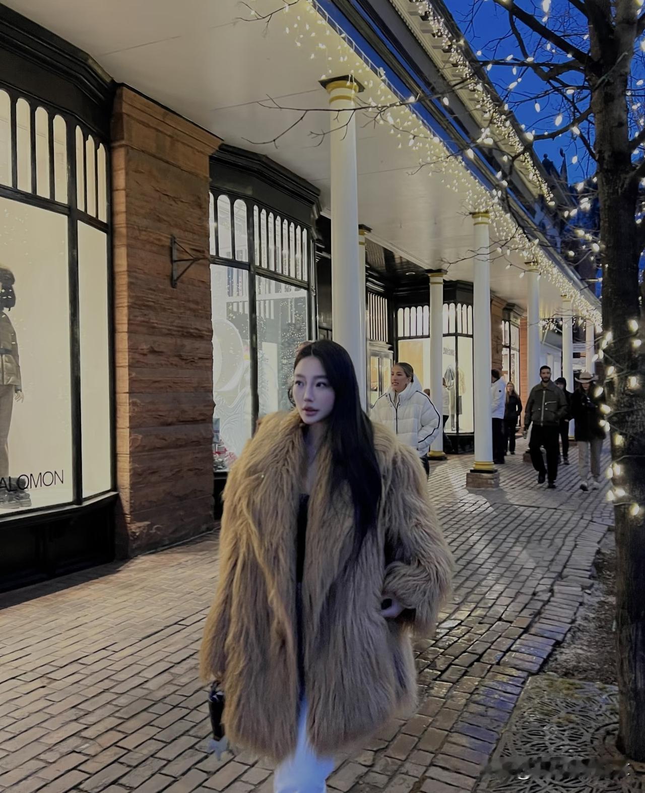 风情街滑雪玩雪滑雪玩雪滑雪滑雪赏雪好去处滑雪度假胜地东北玩滑雪街溜子