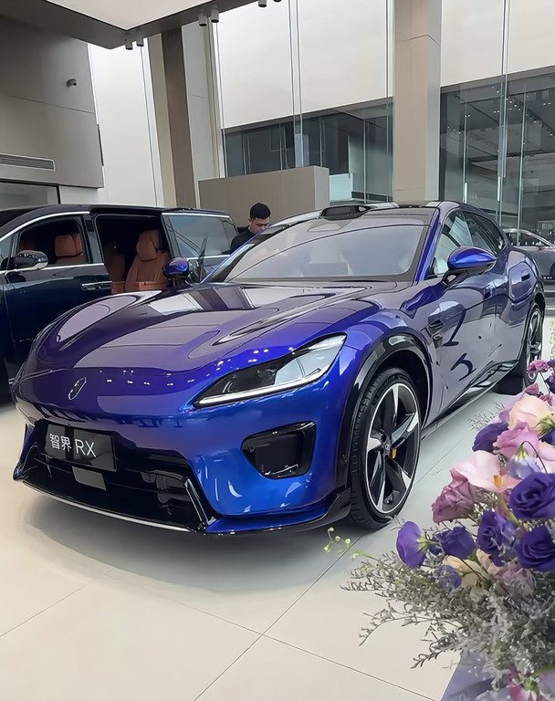 这个车子颜色也太sao了吧，哈哈
