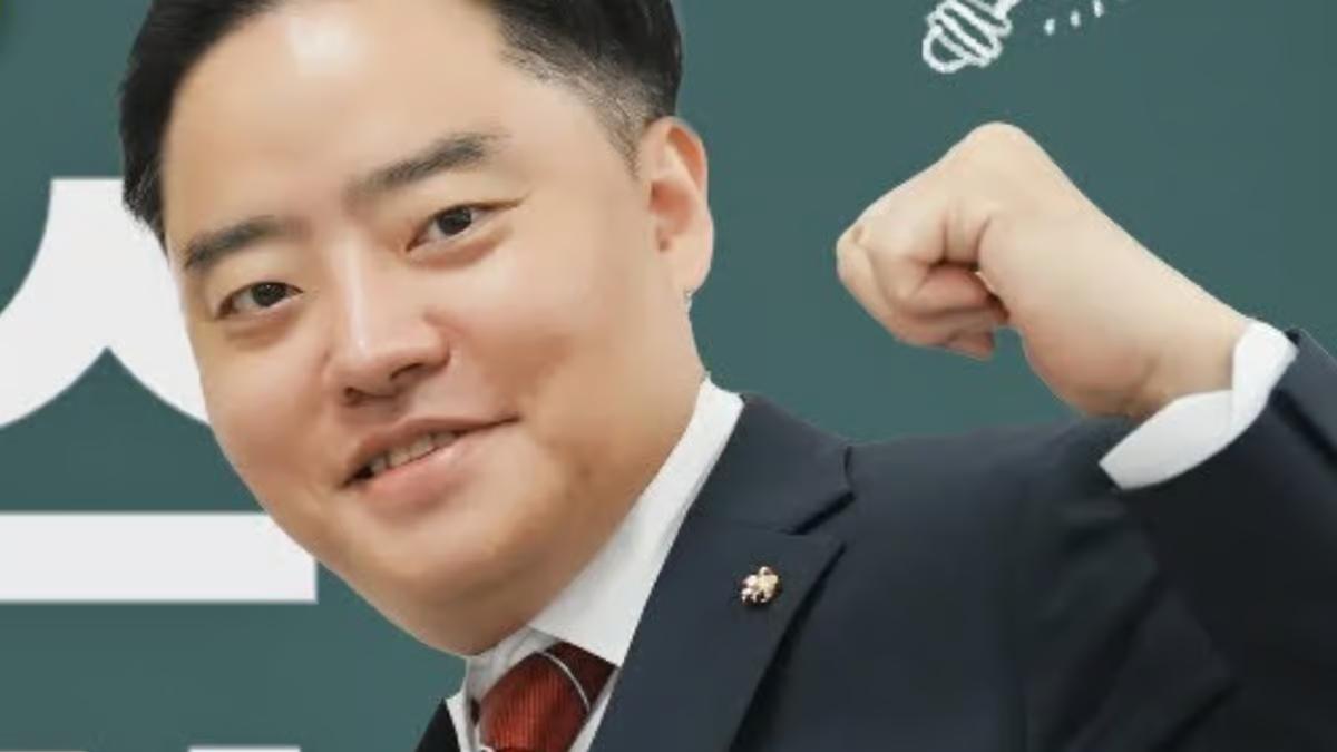 韩国一名40多岁股票投资网红博主，长期推荐SK海力士的股票，最近由于海力士股