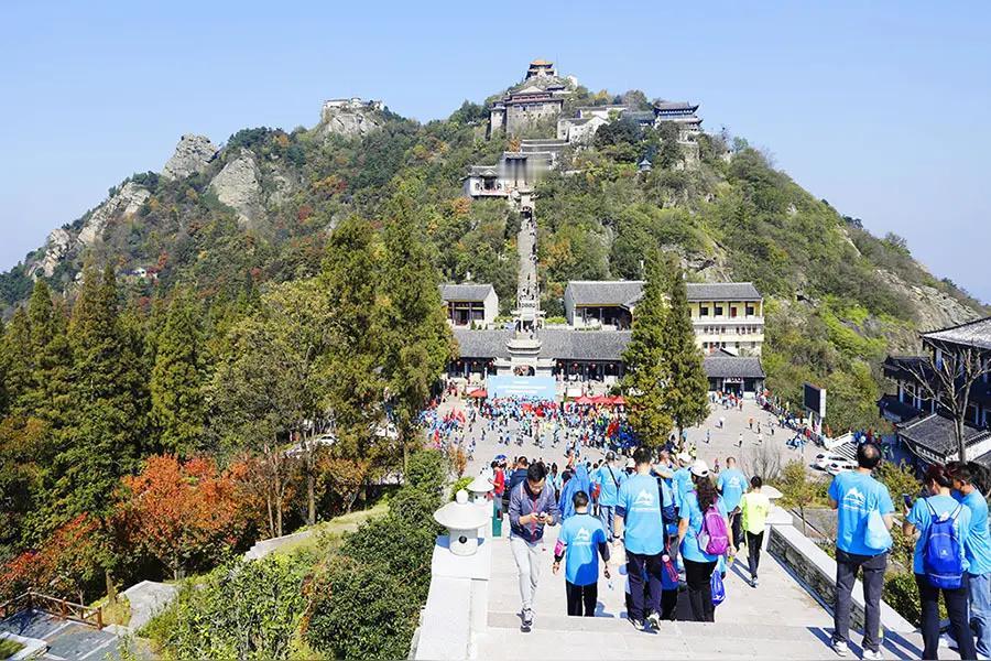 木兰山、木兰湖、木兰川、木兰景；木兰天池也出名！木兰草原落华中，风土气息