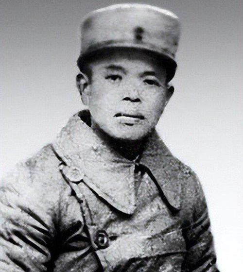 1938年，项英的妻子，历经长途跋涉，终于找到了项英，谁知项英却拔出手枪，怒道：