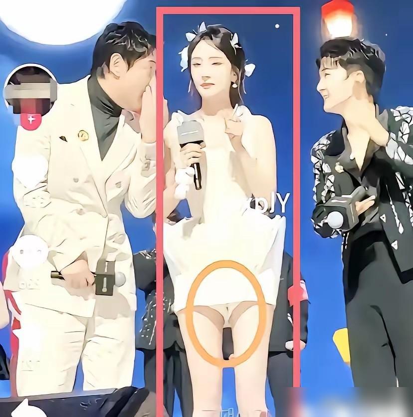 这场红毯哪里是比美，分明是渡劫。杨幂走着走着，裙子直接裂到大腿根，她抬手一挡，硬