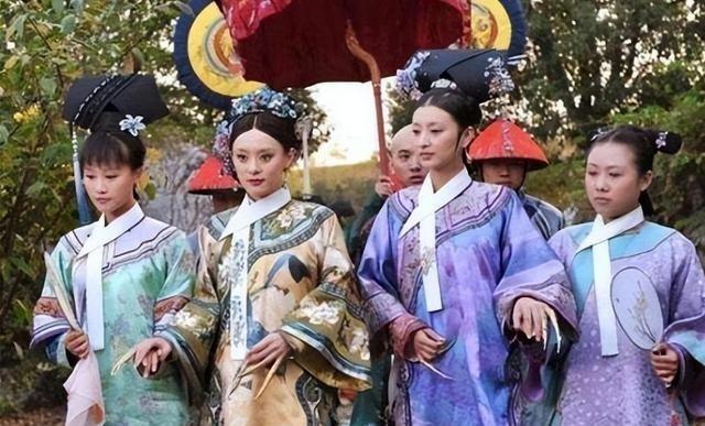 清朝妃子为何总戴长指甲套?除了美观之外,更多的是为了方便皇上看清宫剧的时候,