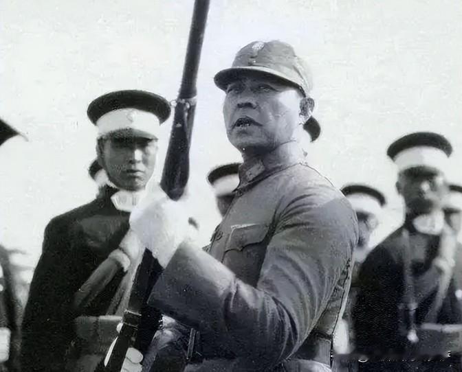 1940年，一名日本兵从自己刺死的中国将领身上，搜出一只派克钢笔，看到上面刻的名