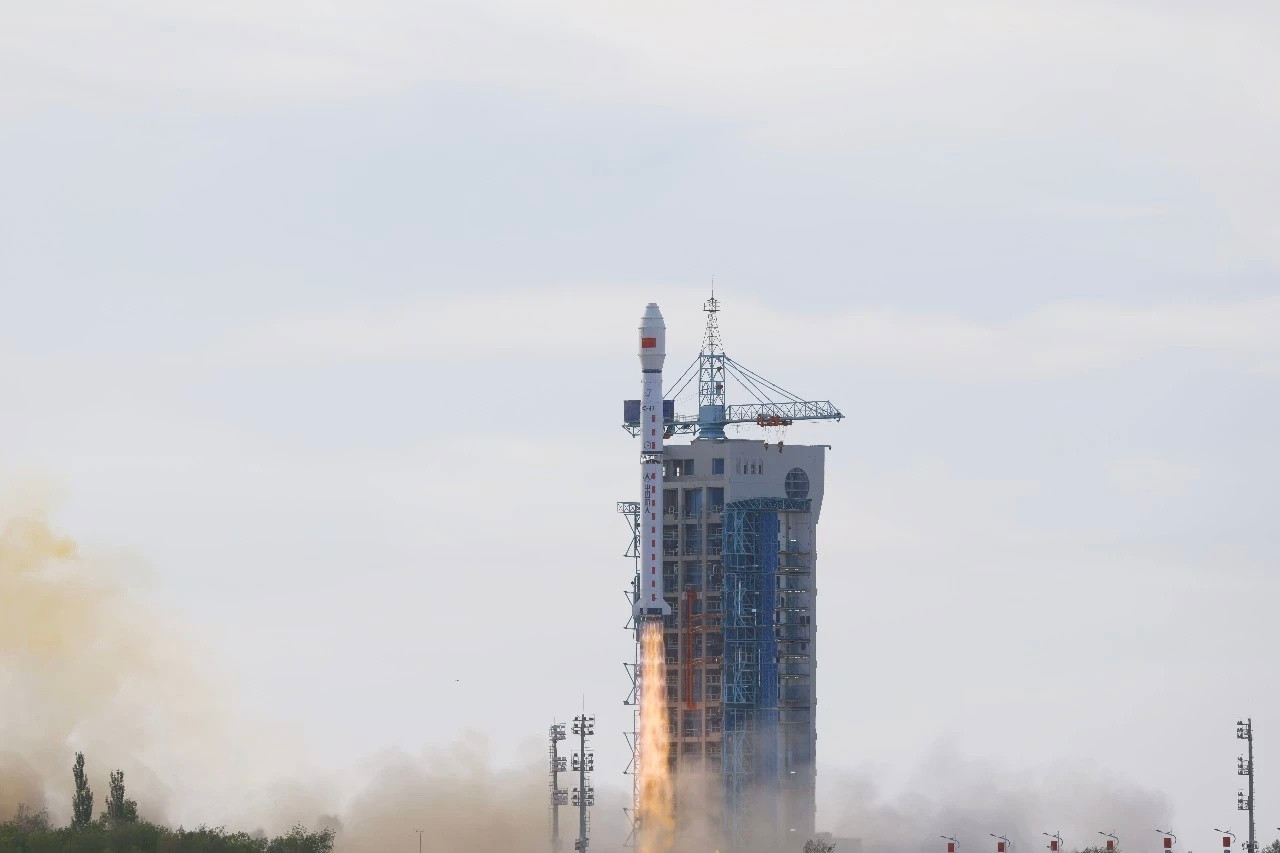 2026年7月2日7时46分，长征四号乙运载火箭在酒泉卫星发射中心点火升空，成功