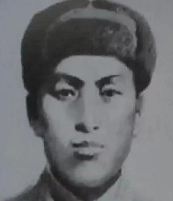 薛志高生于1930年，四川省简阳县柏合乡二河村（现龙泉驿区柏合街道二河村）人。