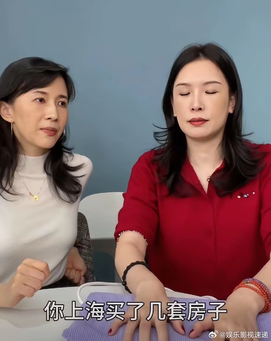 papi酱问佟晨洁：“你在上海第一套房子是几岁买的？”佟晨洁：“21岁。”pap