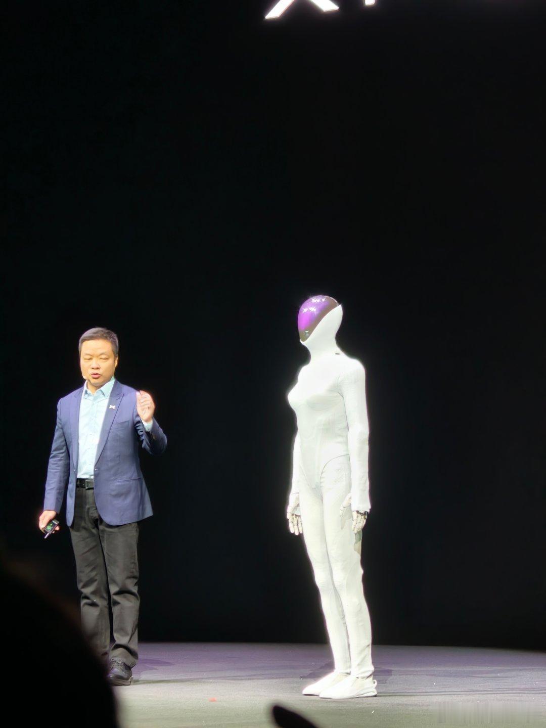 机器人进化的速度越来越快，可惜机器人ETF进化有点慢！​​​