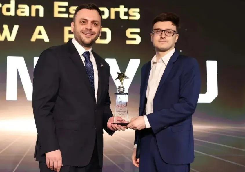 奇迹哥在家躺赢，获得2025约旦电竞奖奇迹哥曾经在刀塔历史上留下很多名场面，