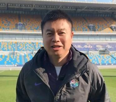 天津主场6万张门票售罄！球迷称已买好润喉糖、西瓜霜等。天津津门虎本赛季最后一个