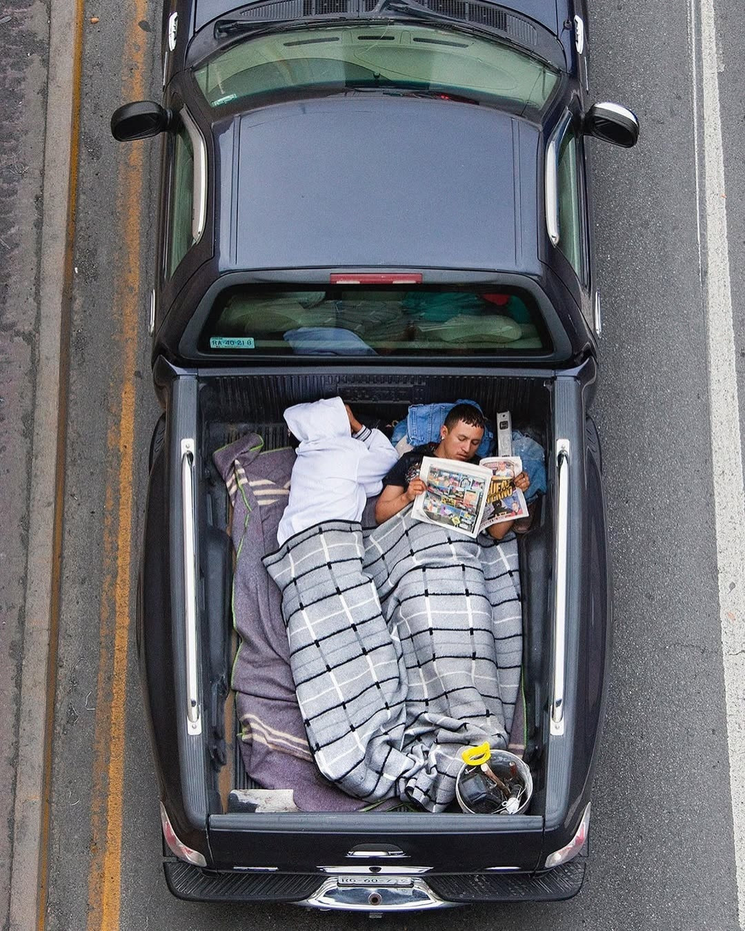 #摄影##艺术九宫格#《CarPoolers》多米尼加摄影师：AlejandroCartagena（