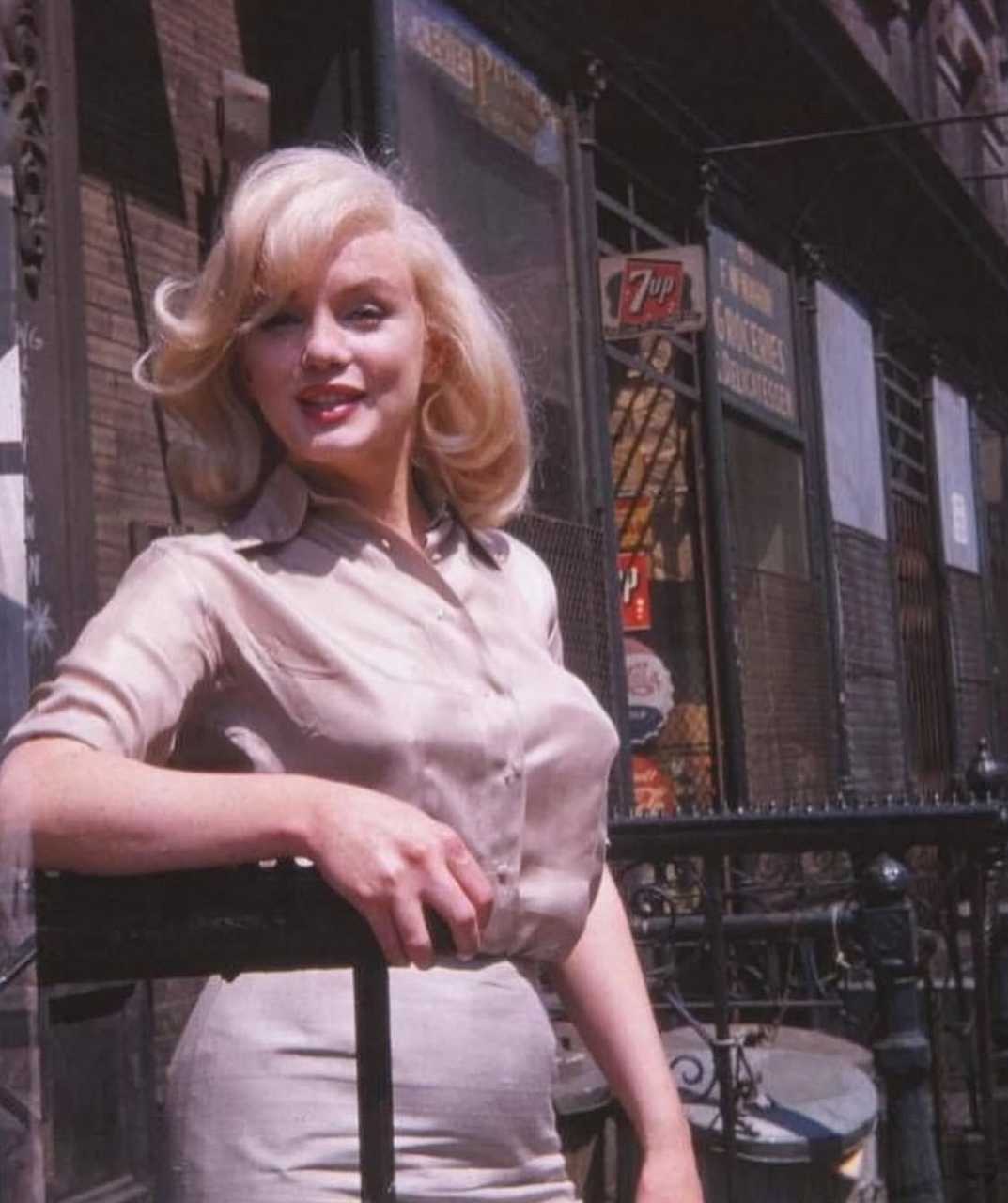 【来自投稿】1960年7月8日玛丽莲·梦露在纽约在她去世多年后，她当年的一位