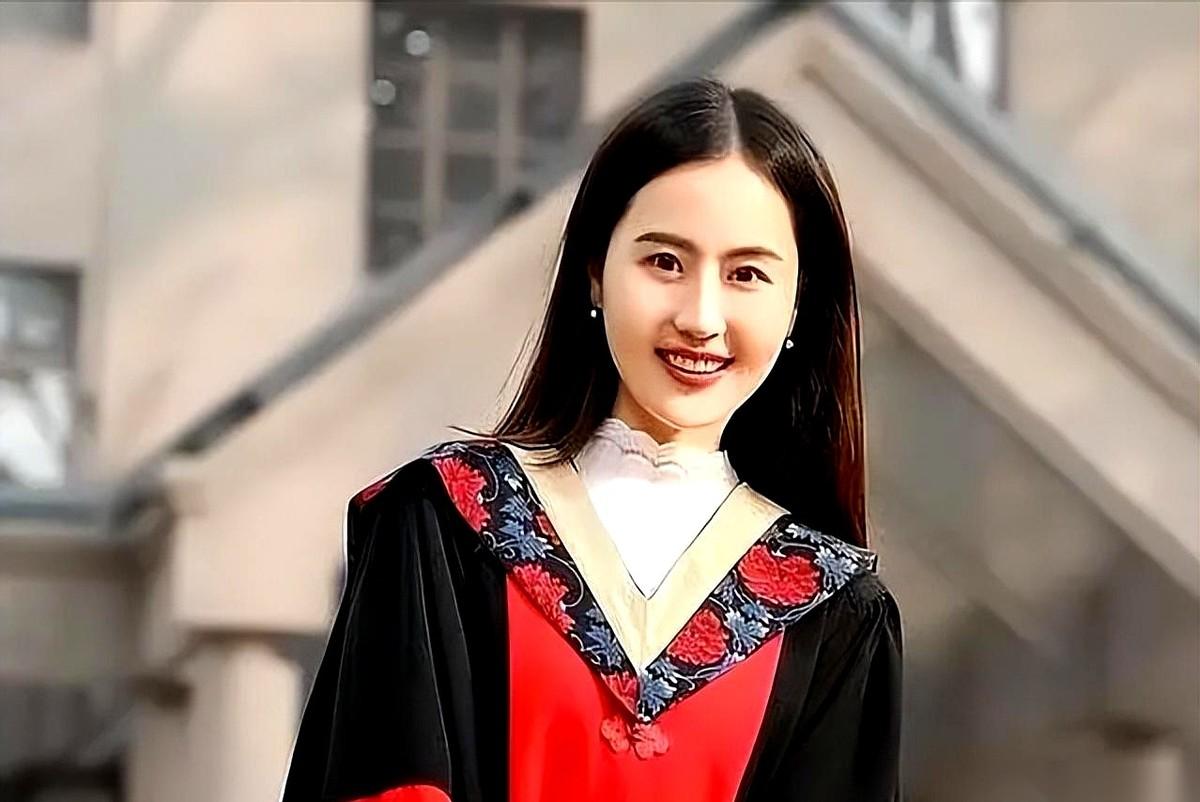 “过去五六年我变相作恶。”我天，这话从相宜嘴里说出来，我鸡皮疙瘩都起来了。那