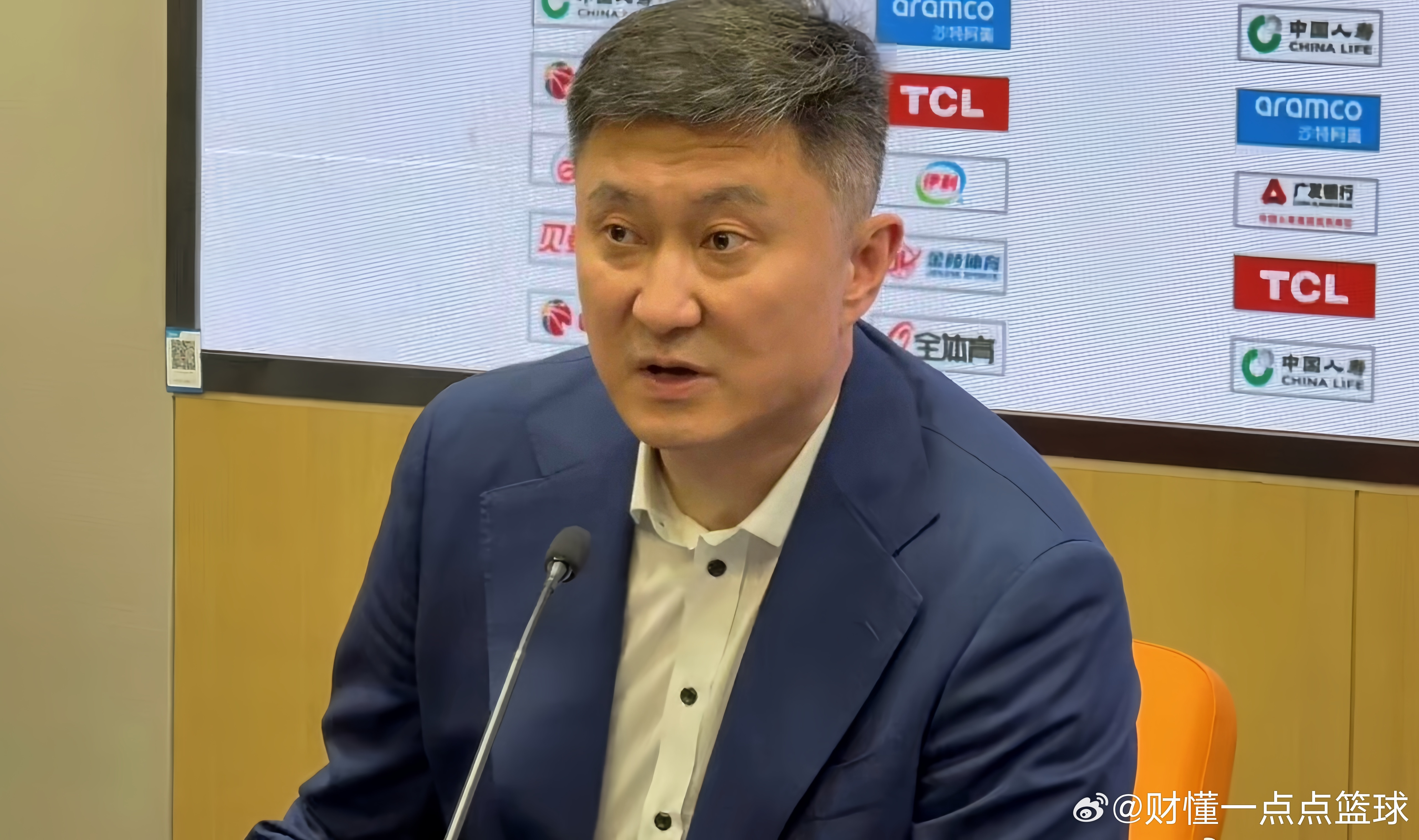 杜锋赛后亲口承认：广东仍在寻找大外援！目标直指篮板与内线护筐！在81:97惨败上