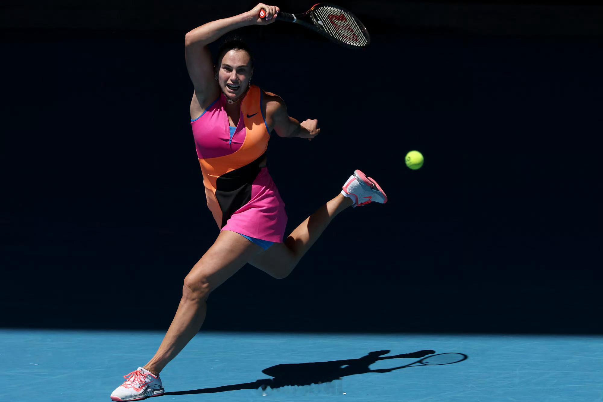 萨巴伦卡6-36-0淘汰18岁新星约维奇，连续四年晋级澳网四强。下轮对手：高芙