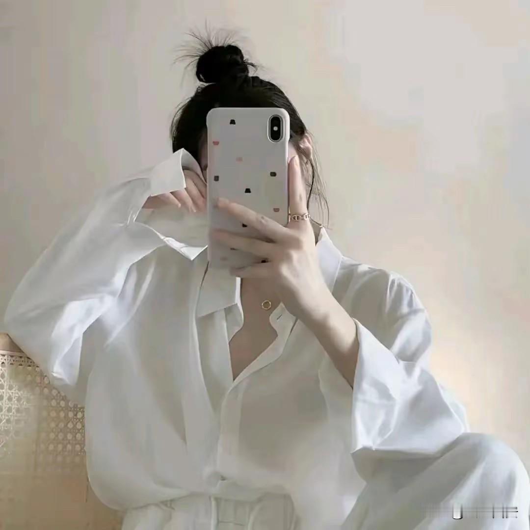 老人说：行高于人，众必诽之。意思就是：当你的认知，超过身边很多人的时