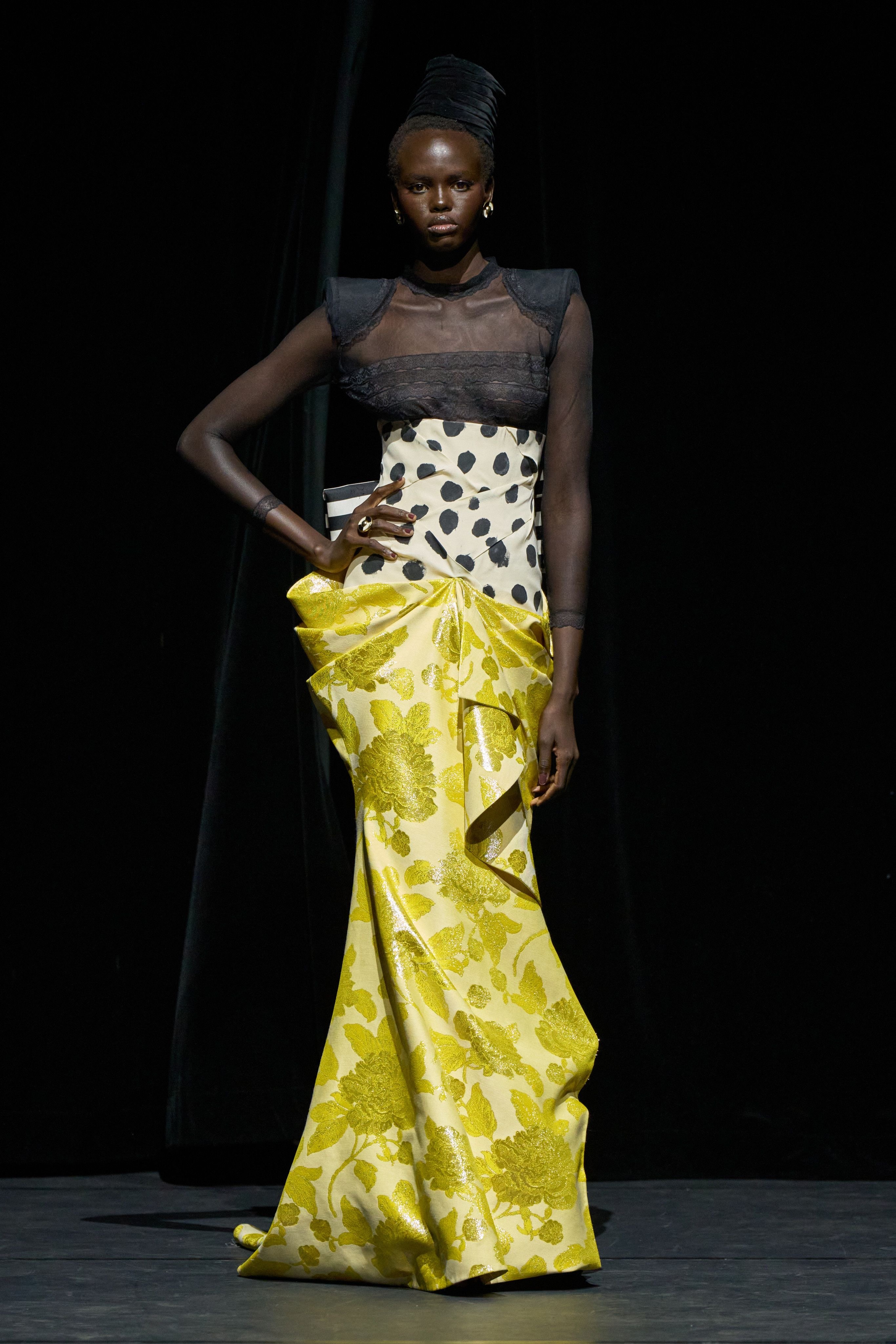 唐嫣｜新春大片金裙耀除夕！来自美糖的高定新造型，身穿Ronaldvan